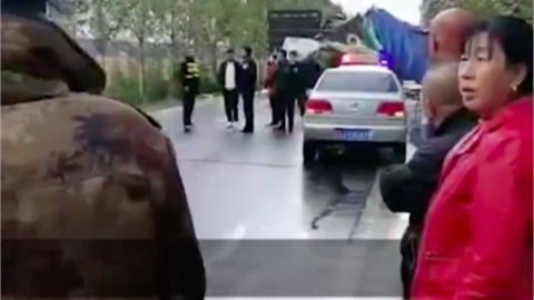 Tai nạn liên hoàn nghiêm trọng tại Trung Quốc, 18 người thiệt mạng - Ảnh 1.