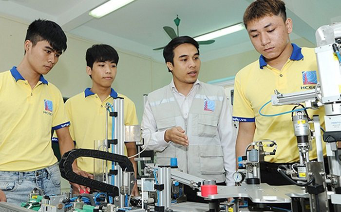
Experts suggest that Vietnam should develop high-quality human resources to attract FDI capital. 
