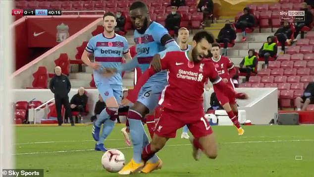 Cựu HLV Liverpool chỉ trích Mohamed Salah sau trận thắng West Ham - Ảnh 1.