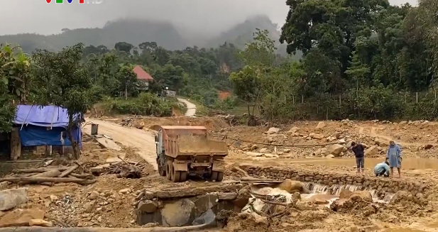 Khó khăn tái thiết sau lũ tại vùng núi Quảng Nam - Ảnh 2.