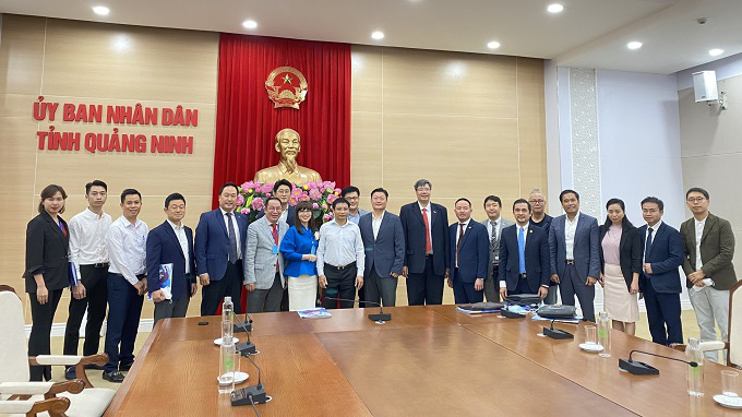 The VKBIA and KORCHAM delegation have a working session with the Quang Ninh provincial Peoples Committee.