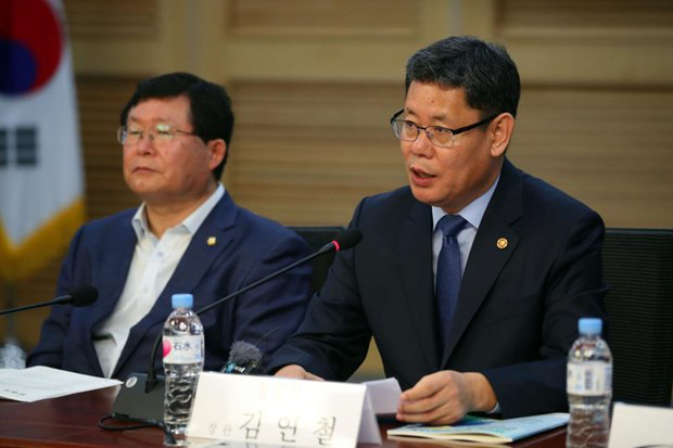 Bộ trưởng Hàn Quốc: Lãnh đạo Triều Tiên Kim Jong-un vẫn làm việc bình thường - Ảnh 1.