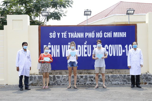 Thêm 4 ca COVID-19 khỏi bệnh tại Việt Nam, trong đó có 2 bệnh nhân Nam Phi - Ảnh 1.
