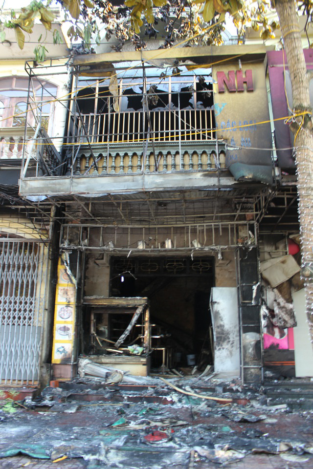 Tiệm bánh tại Hà Tĩnh bốc cháy trong đêm, không có thương vong về người - Ảnh 2.