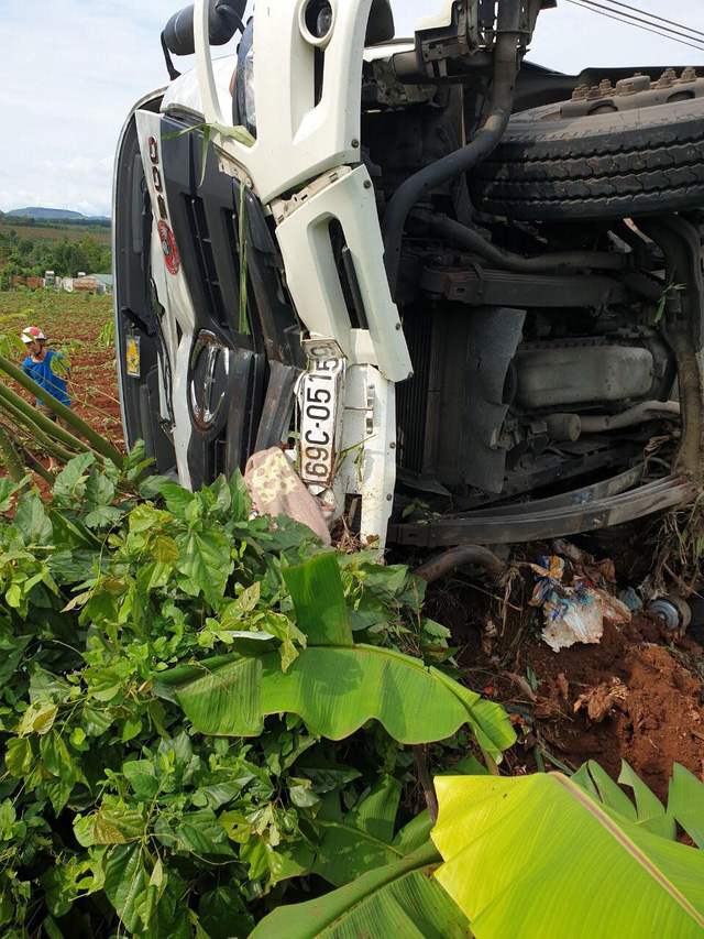 Vụ tai nạn tại Đăk Nông khiến 10 người thương vong: Khởi tố tài xế xe tải - Ảnh 2.
