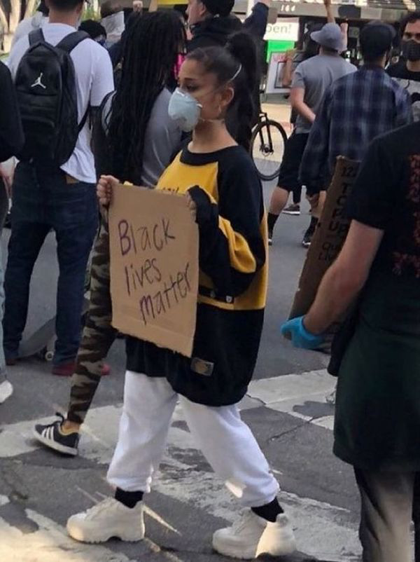 Ariana Grande tham gia biểu tình phản đối phân biệt chủng tộc - Ảnh 1.