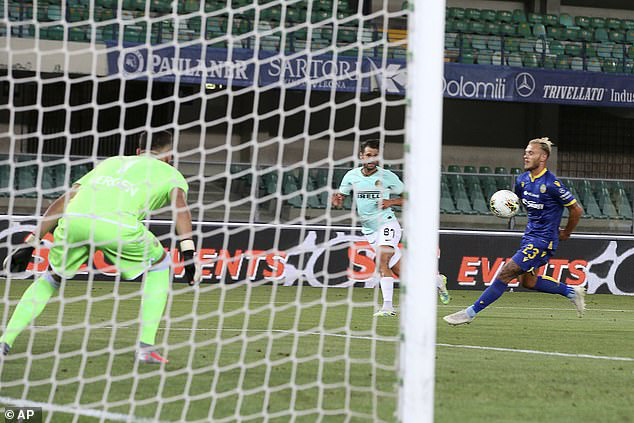 Verona 2-2 Inter: Inter mất điểm phút cuối (Vòng 31 Serie A 2019/20) - Ảnh 3.