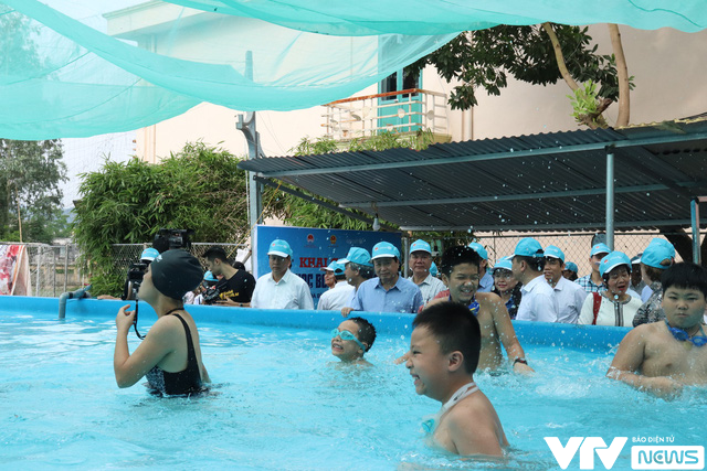 Gỡ vướng việc tổ chức dạy bơi an toàn, phòng chống đuối nước trẻ em - Ảnh 1.