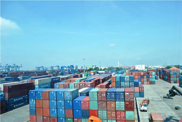 TP.HCM buộc tái xuất hơn 1.000 container phế liệu - Ảnh 1.