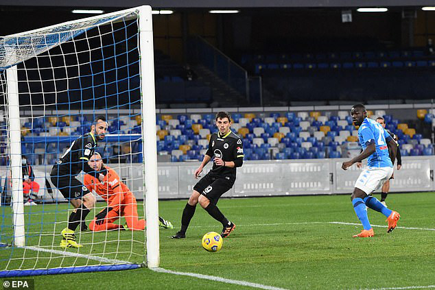 Napoli 4-2 Spezia: Napoli gặp Atalanta ở bán kết Coppa Italia - Ảnh 1.