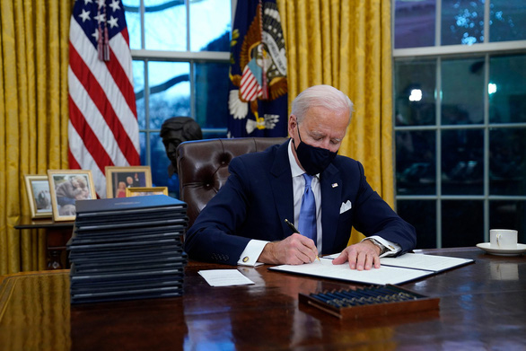 Tổng thống Joe Biden sau hơn 1 tuần tại Nhà Trắng: Những chính sách đối ngoại nào được ưu tiên? - Ảnh 1.