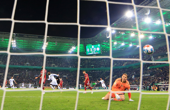 Bayern Munich thua sốc 0-5 trước Monchengladbach - Ảnh 2.