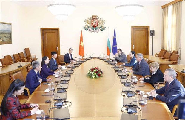 
Vice President Vo Thi Anh Xuan meets with Bulgarias caretaker Prime Minister Stefan Yanev in Sofia on October 26. (Photo: VNA)

