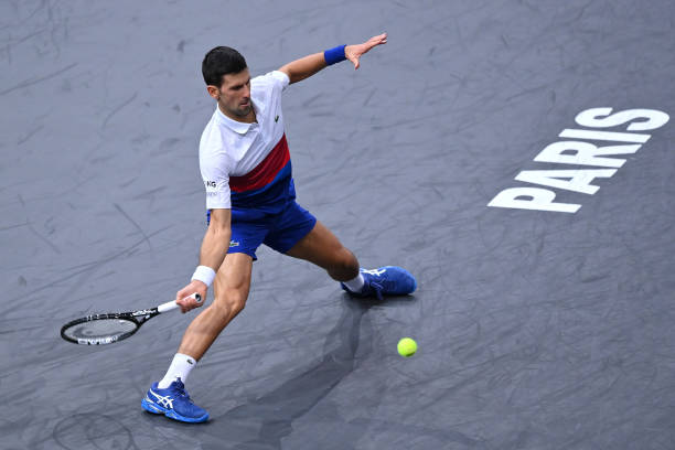 Nhọc nhằn đánh bại Fucsovics, Djokovic vào vòng 3 đơn nam Paris Masters - Ảnh 1.