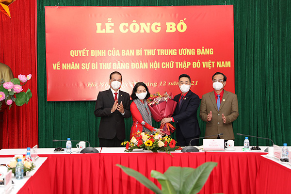 Bà Bùi Thị Hòa được điều động giữ chức Bí thư Đảng đoàn Hội Chữ thập đỏ Việt Nam - Ảnh 2.