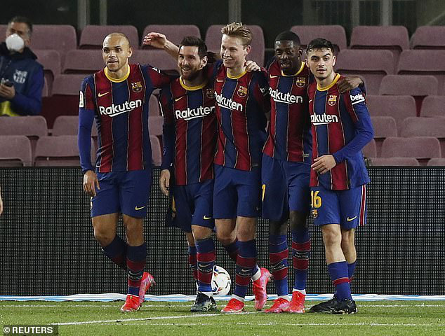 Barcelona 3-0 Elche: Messi vươn lên dẫn đầu cuộc đua Vua phá lưới - Ảnh 3.