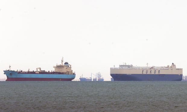 Kinh tế toàn cầu bị “thổi bay” 400 triệu USD/giờ do kênh đào Suez tắc nghẽn - Ảnh 3.