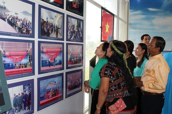 
Photos exhibited at the event. (Photo: Vietnam National Village for Ethnic Culture and Tourism)

