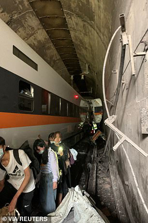 Tai nạn tàu hỏa tại Đài Loan (Trung Quốc): Nỗ lực giải cứu đang được tiến hành - Ảnh 4.