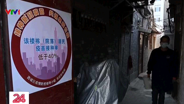 Thủ đô Bắc Kinh dùng biển báo màu, thúc đẩy tiêm vaccine COVID-19 - Ảnh 1.