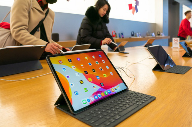 Cơn sốt chip khiến iPad Pro M1, iMac M1 chính hãng lên kệ muộn - Ảnh 2.