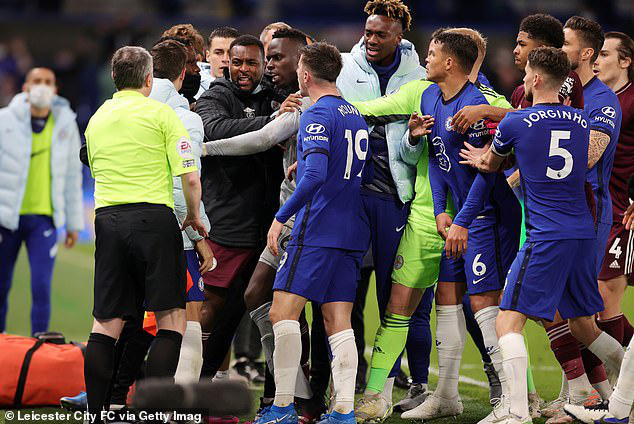 Chelsea và Leicester nhận án phạt sau màn ẩu đả trên sân Stamford Bridge - Ảnh 2.