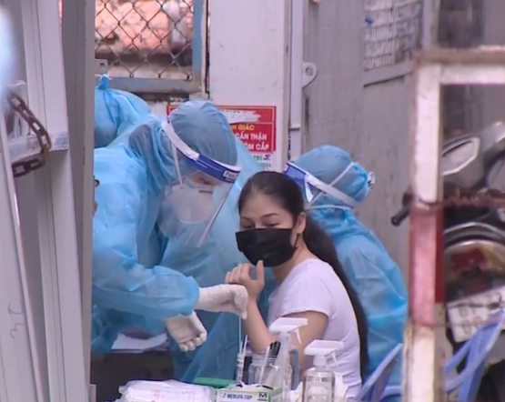 Hơn nửa số quận, huyện tại TP Hồ Chí Minh có ca COVID-19 lây nhiễm trong cộng đồng - Ảnh 2.