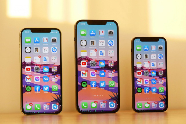iPhone 12 liên tục giảm giá tại Việt Nam - Ảnh 1.