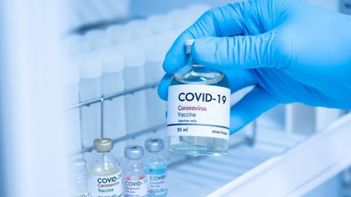 Cách phân biệt triệu chứng của COVID-19 và tác dụng phụ của vaccine - Ảnh 1.