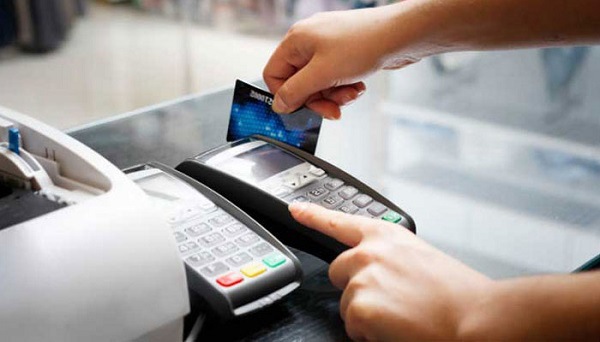 Chính thức giảm 50% phí giao dịch thanh toán điện tử liên ngân hàng - Ảnh 1.