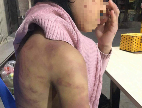 Truy tố mẹ đẻ và nhân tình của mẹ hành hạ, hiếp dâm bé gái 12 tuổi ở Hà Nội - Ảnh 1.