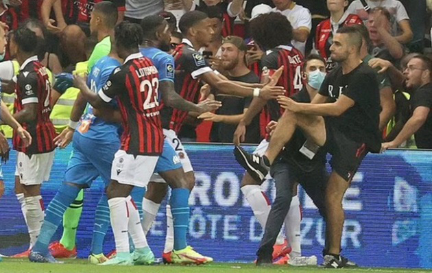 BTC Ligue 1 đưa ra án phạt cho vụ bạo loạn giữa Nice - Marseille - Ảnh 2.