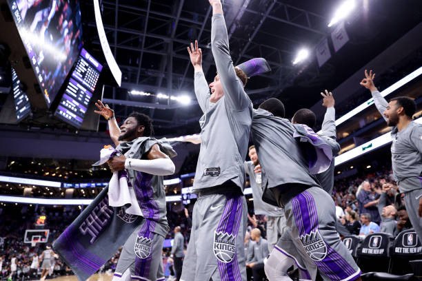 NBA | Sacramento Kings phá kỷ lục ghi điểm tồn tại từ năm 1993   - Ảnh 1.