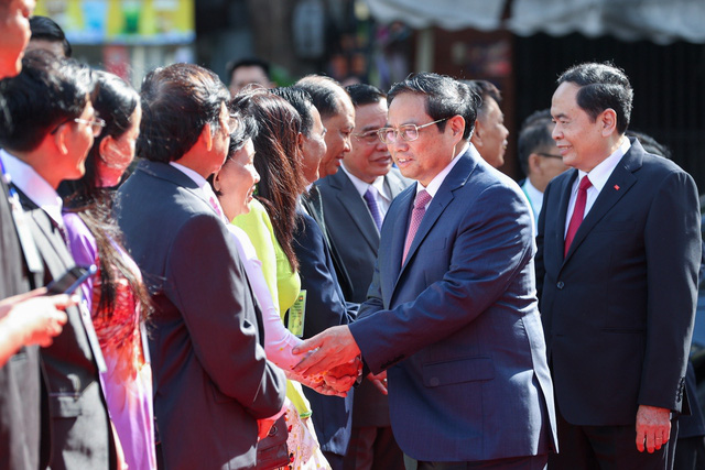 Thủ tướng Phạm Minh Chính đặt vòng hoa tại Đài Hữu nghị Việt Nam – Campuchia - Ảnh 8.
