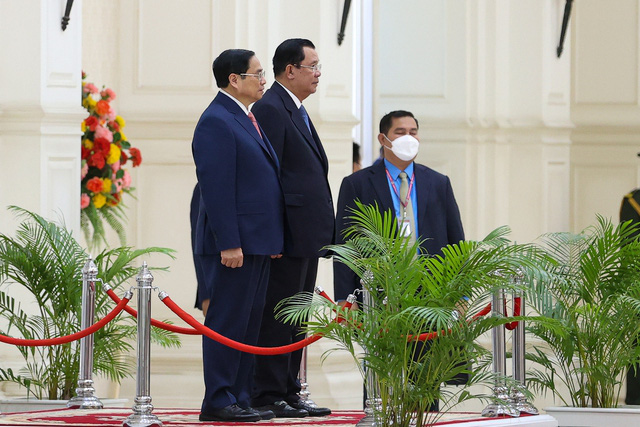 Lễ đón Thủ tướng Phạm Minh Chính thăm chính thức Vương quốc Campuchia - Ảnh 3.