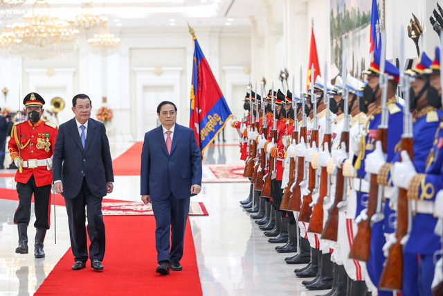 Lễ đón Thủ tướng Phạm Minh Chính thăm chính thức Vương quốc Campuchia - Ảnh 4.