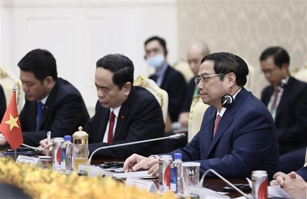
PM Pham Minh Chinh (R) at the talks with his Cambodian counterpart Samdech Techo Hun Sen in Phnom Penh on November 8 (Photo: VNA)
