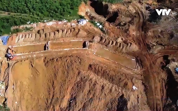 Đóng cửa mỏ Bồng Miêu, nạn khai thác vàng trái phép vẫn tái diễn - Ảnh 3.