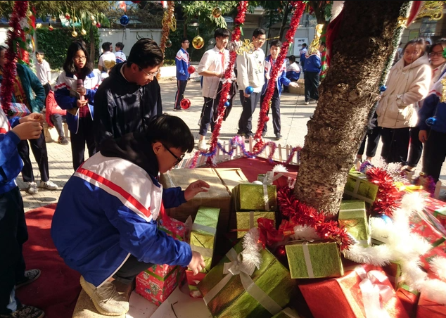Trường học ở Hà Nội tiết giảm hoạt động đón Giáng sinh - Ảnh 1.