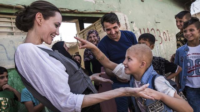 Angelina Jolie rời vai trò đặc phái viên của cơ quan tị nạn Liên Hợp Quốc - Ảnh 2.