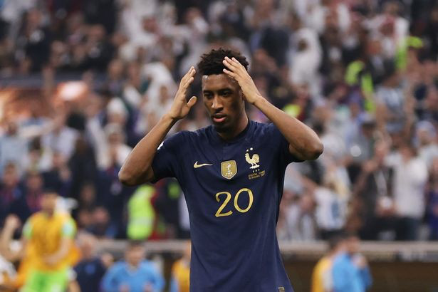Cầu thủ Pháp bị phân biệt chủng tộc vì đá hỏng penalty - Ảnh 1.