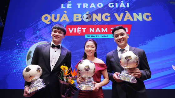 Hoàng Đức nhận Quả bóng Vàng Việt Nam 2021 - Ảnh 4.