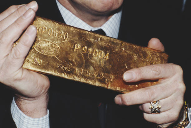 Vàng tiếp đà tăng mạnh, hướng về mốc 64 triệu đồng/lượng - Ảnh 1.