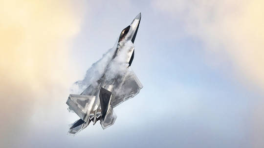Lầu Năm Góc muốn loại bỏ hàng chục máy bay chiến đấu F-22 - Ảnh 1.