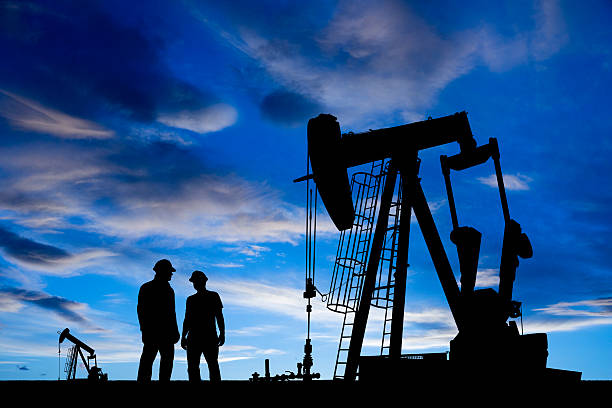 Giá dầu giảm về sát mốc 100 USD/thùng - Ảnh 1.