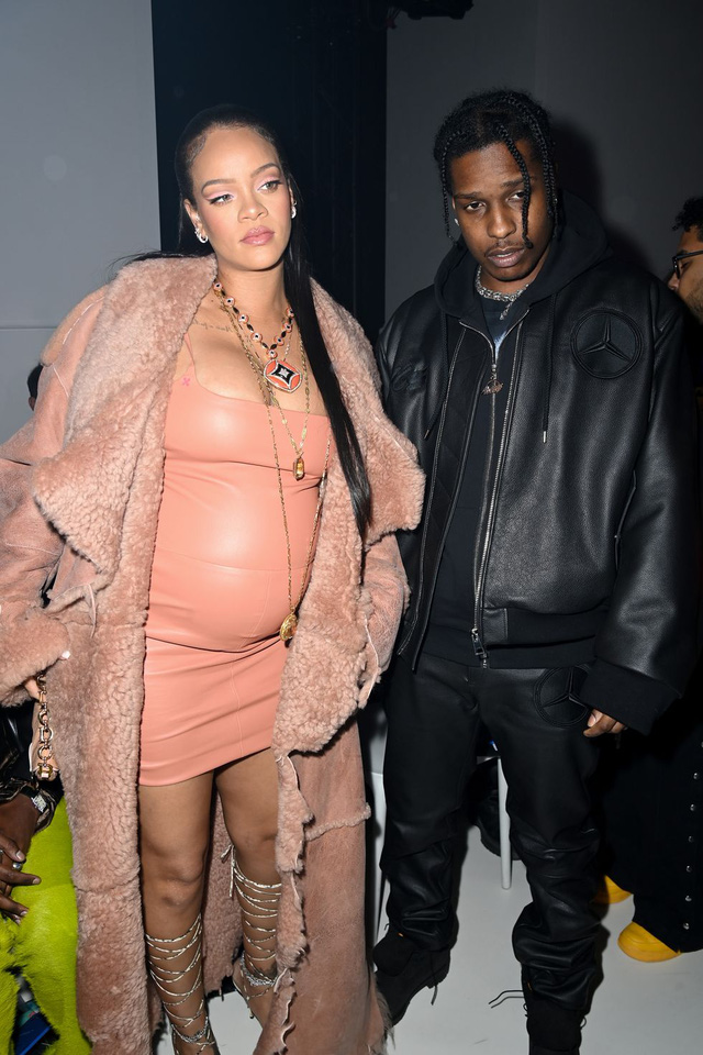 Rihanna và cuộc cách mạng hóa thời trang bà bầu - Ảnh 3.