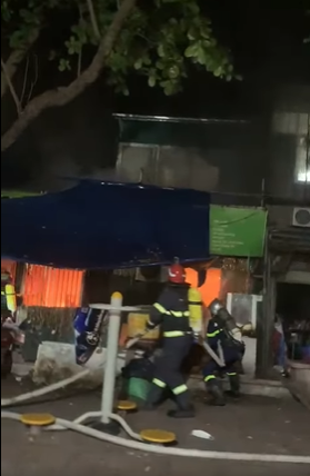 Hiện trường vụ cháy làm 5 người trong gia đình tử vong ở Hà Nội - Ảnh 1.