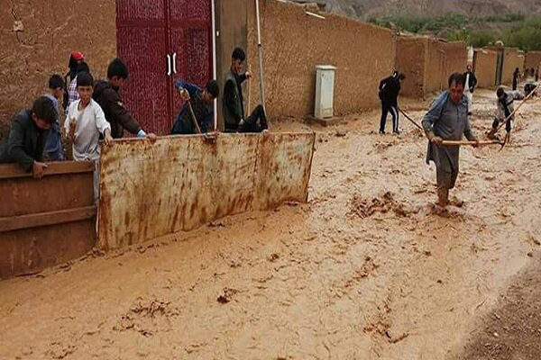 Heavy rain caused floods in Afghanistan, killing dozens of people and destroying hundreds of houses - Photo 1.