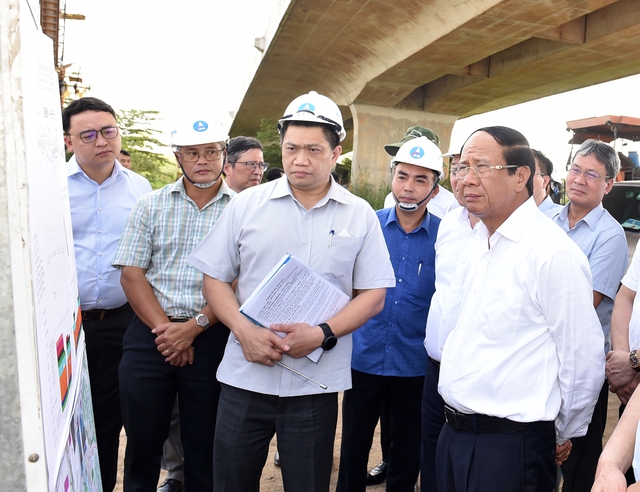 Phó Thủ tướng đốc thúc tiến độ các dự án cao tốc phía nam - Ảnh 1.