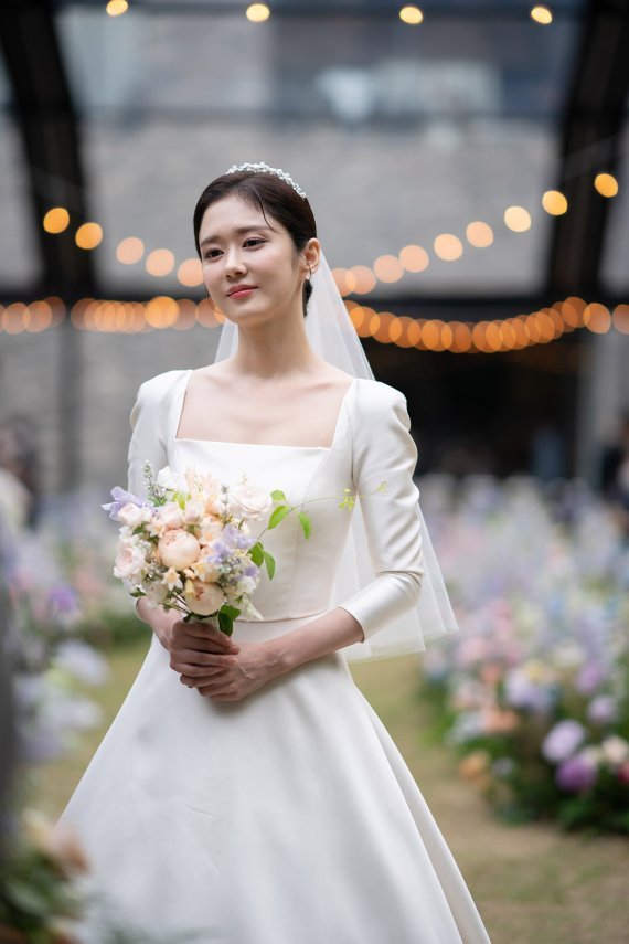Ảnh cưới chính thức của Jang Na Ra được công bố - Ảnh 1.